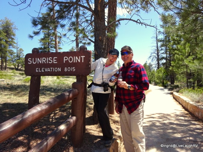 me and Al enjoying our sodas while our friends prefer to stay behind the camera ;-)