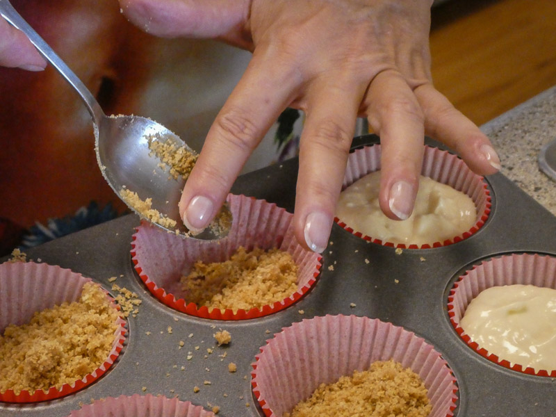 how to make easy cheesecake cupcakes